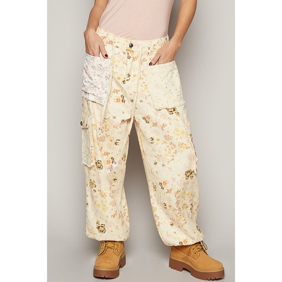 POL Cream Floral Cotton Twill Jogger Cargo Pants | Patchwork Pockets - Picture 5 of 8